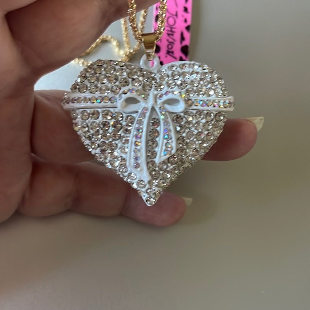 Gorgeous White Enamel and Crystal Rhinestone Heart Pendant Necklace NWOT - Picture 2 of 3